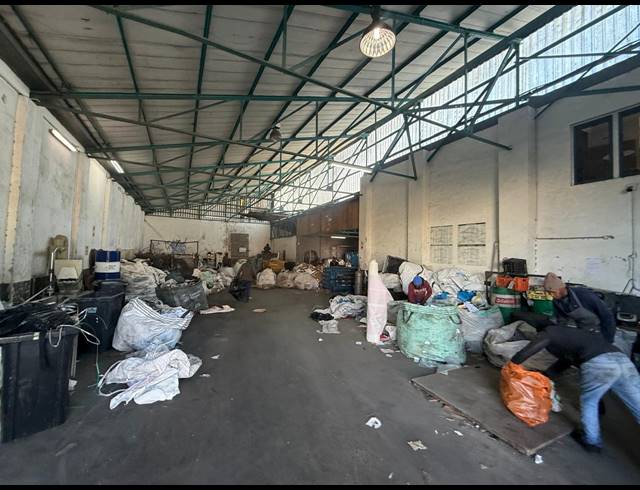 703M² WAREHOUSE TO LET IN STIKLAND